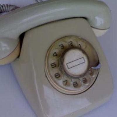 Timeline: EL TELEFONO