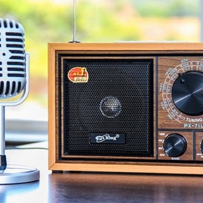 Timeline: ¡Que comience la transmisión! Historia de la radio :D