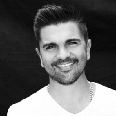 Timeline: La Vida de Juanes
