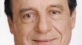 Timeline:  vida de roberto gomes  bolaños