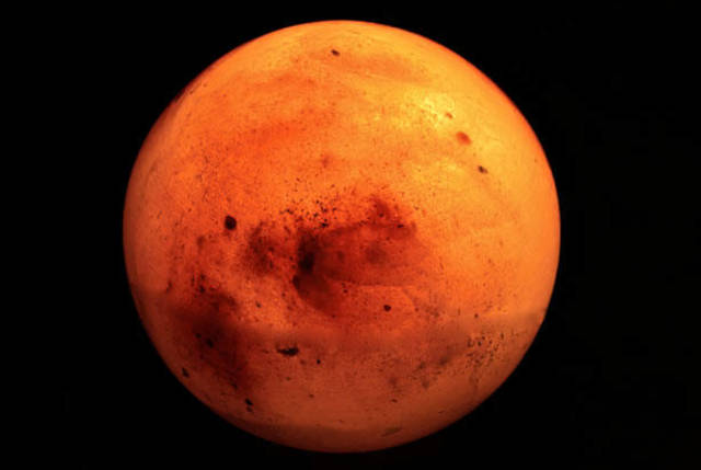 https://s3.amazonaws.com/s3.timetoast.com/public/uploads/photos/8942415/mars-614x412.jpg?1475622340