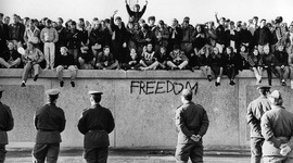 Timeline: Tourism in time