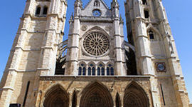 Timeline: La arquitectura es lo que mejor define al gótico, en rigor de ella es que nace  el  movimiento. La arquitectura gótica nació en Francia y Normandía a mediados del siglo XII y se expandió por  toda   Europa  durante  los  siglos  XIII y XIV.