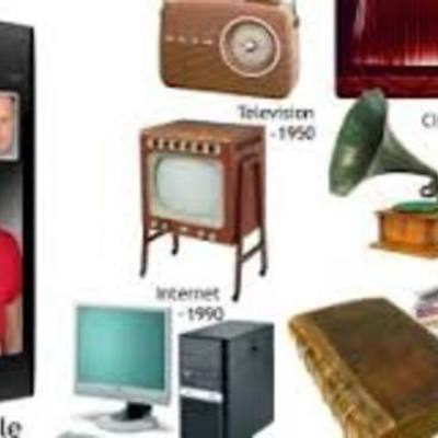 Timeline:  surgimiento y desarrollo de los medios de información y comunicación.