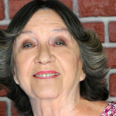 Timeline: Viaje de la vida de Amparo Valle