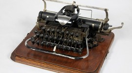 Timeline: historia de la maquina de escribir