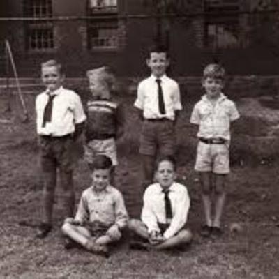 Timeline: HISTORIA INFANCIA Y ADOLECENCIA