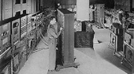 Timeline: Primera generación de hardware.El componente principal de fabricación era el Tubo de Vacío, esto hacia que las computadoras sean de gran tamaño, podían ocupar varias habitaciones, la cantidad de tubos hacia que generaran mucho calor.