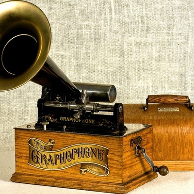 Timeline: REPRODUCTORES DE AUDIO