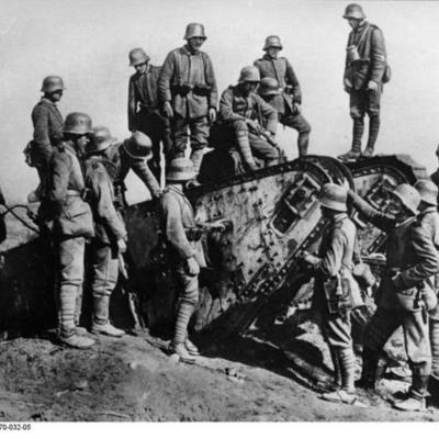 Timeline: LEHEN MUNDU GERRA ETA ERRUSIA IRAULTZA (AINHIZE)