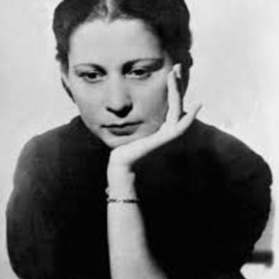 Timeline: Obtuvo su titulo de maestro de la UPR