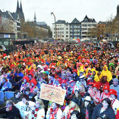 Timeline: CL's Karneval in Koln