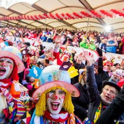 Timeline: Karneval in Köln - Claire
