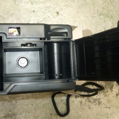 Timeline: 2006 (1888-Kodak) Camara de rollo, regalo de un familar