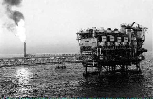 Historia de la industria Petrolera en México por Karina Cerino Sanchez
