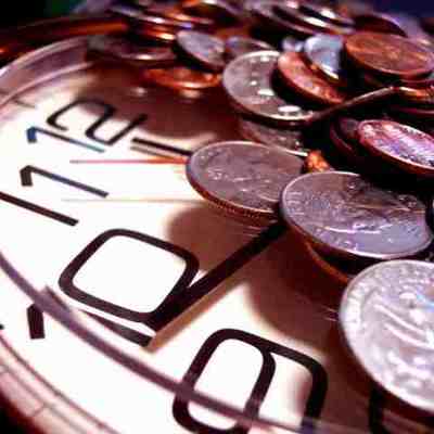 Timeline: Diferentes Escuelas del Pensamiento Económico en el Tiempo