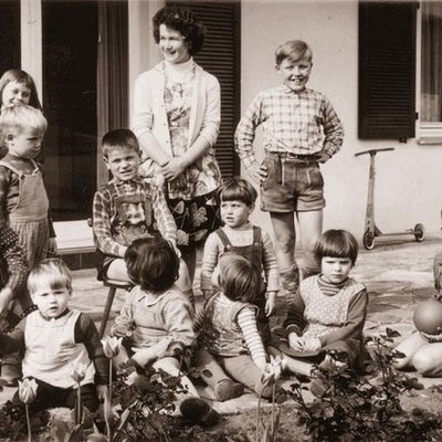 Timeline: Tras los pasos de la infancia y la adolescencia