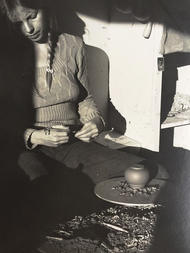 Mary Trimming Pots