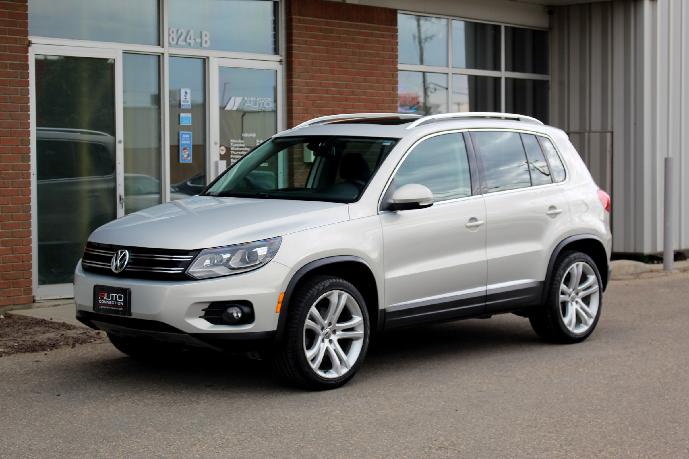Used 2012 Volkswagen Tiguan Highline 4Motion AWD for Sale (with Dealer