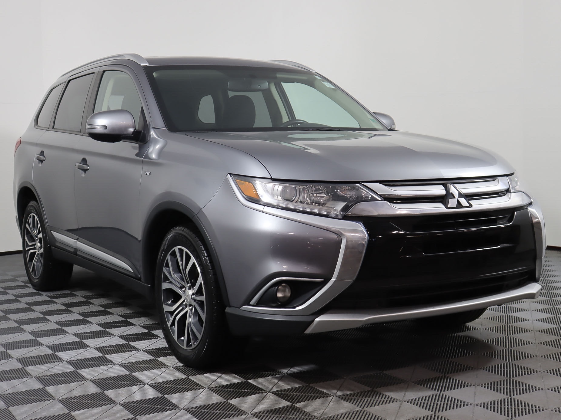 Certified PreOwned 2018 Mitsubishi Outlander SE 4×4 Compact Sport Utility