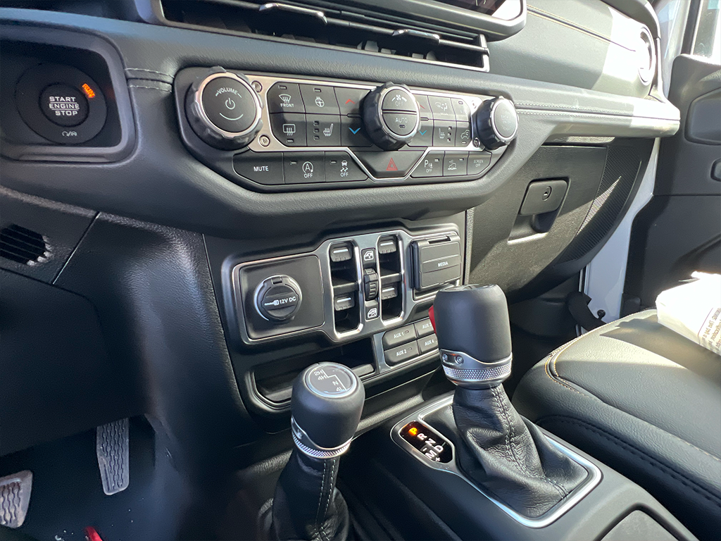 Jeep Wrangler 2024 - Image 14
