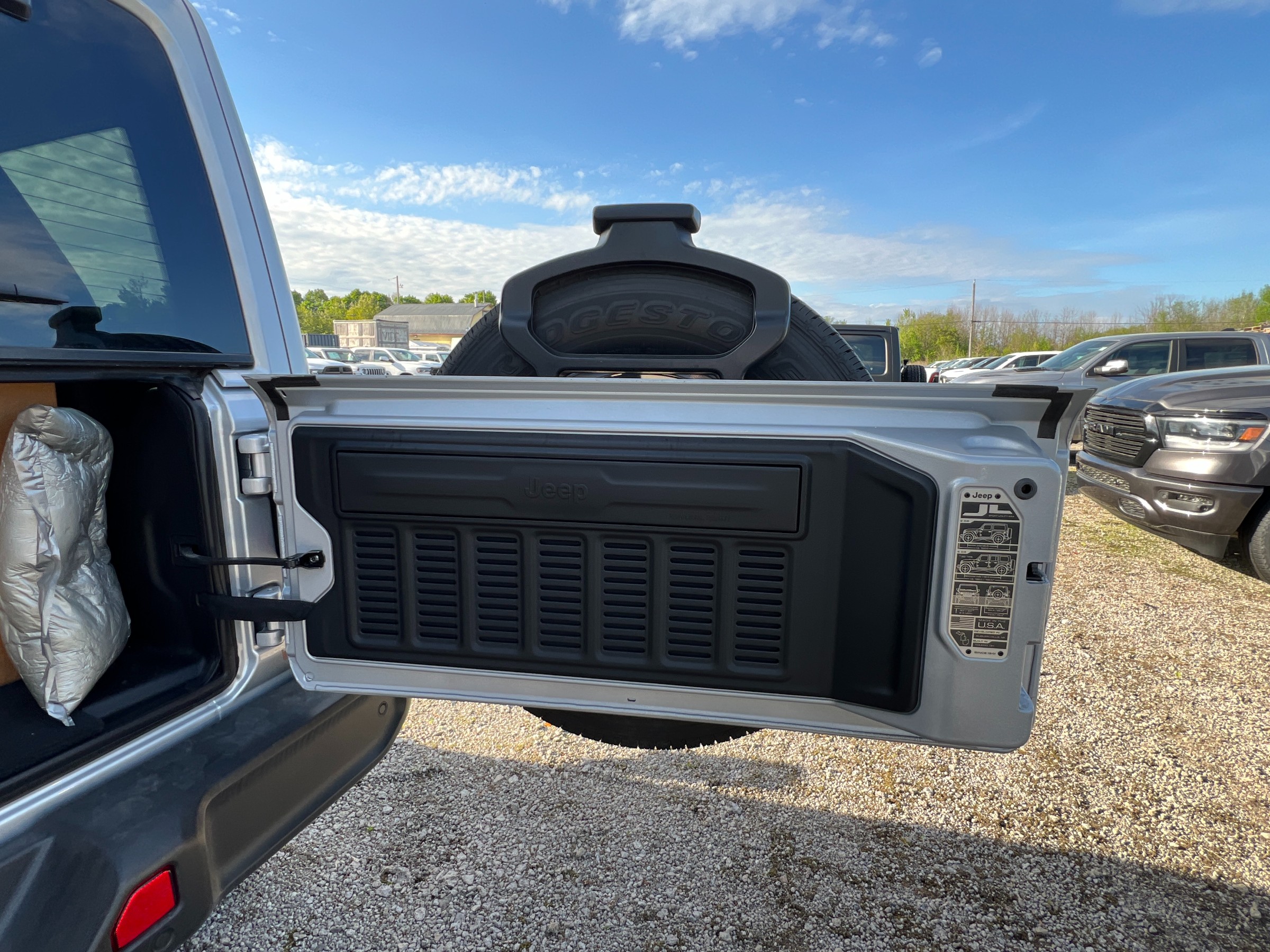 Jeep Wrangler 2024 - Image 8