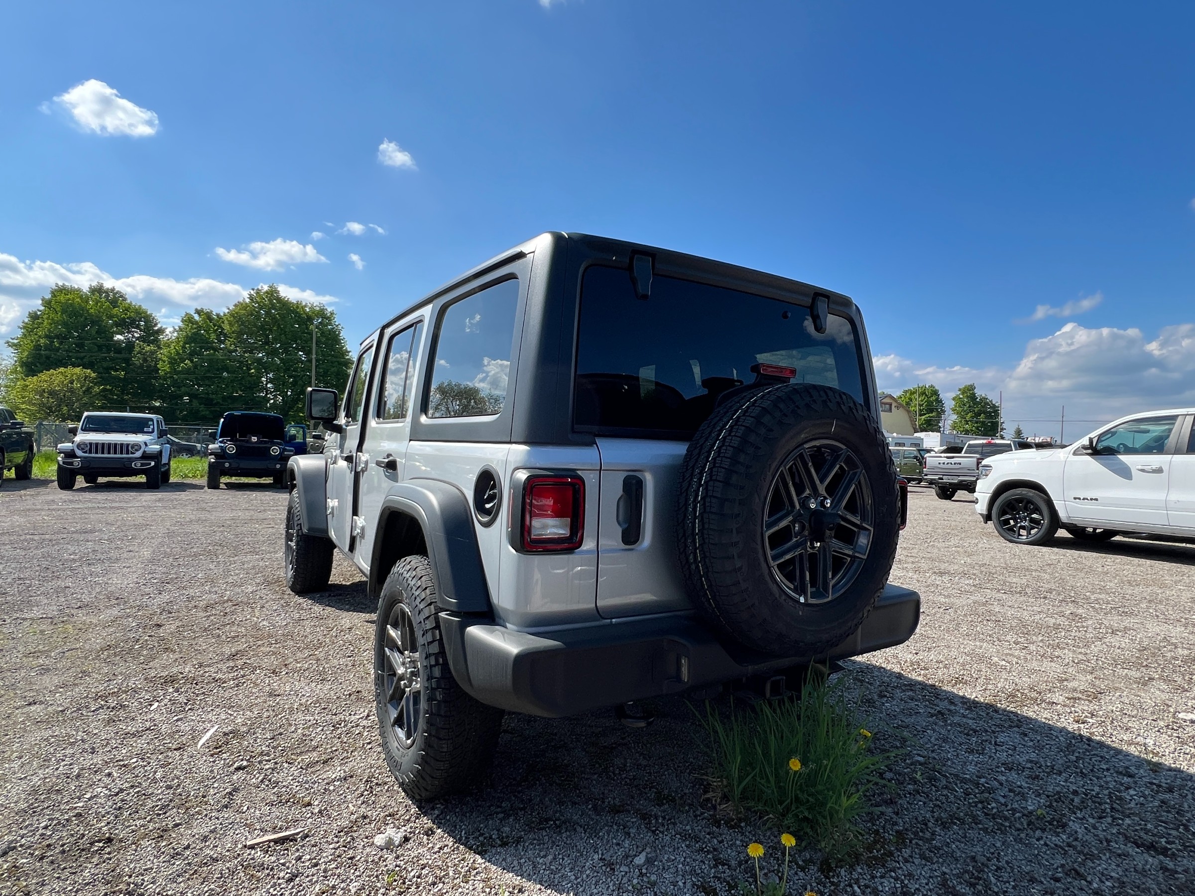 Jeep Wrangler 2024 - Image 3