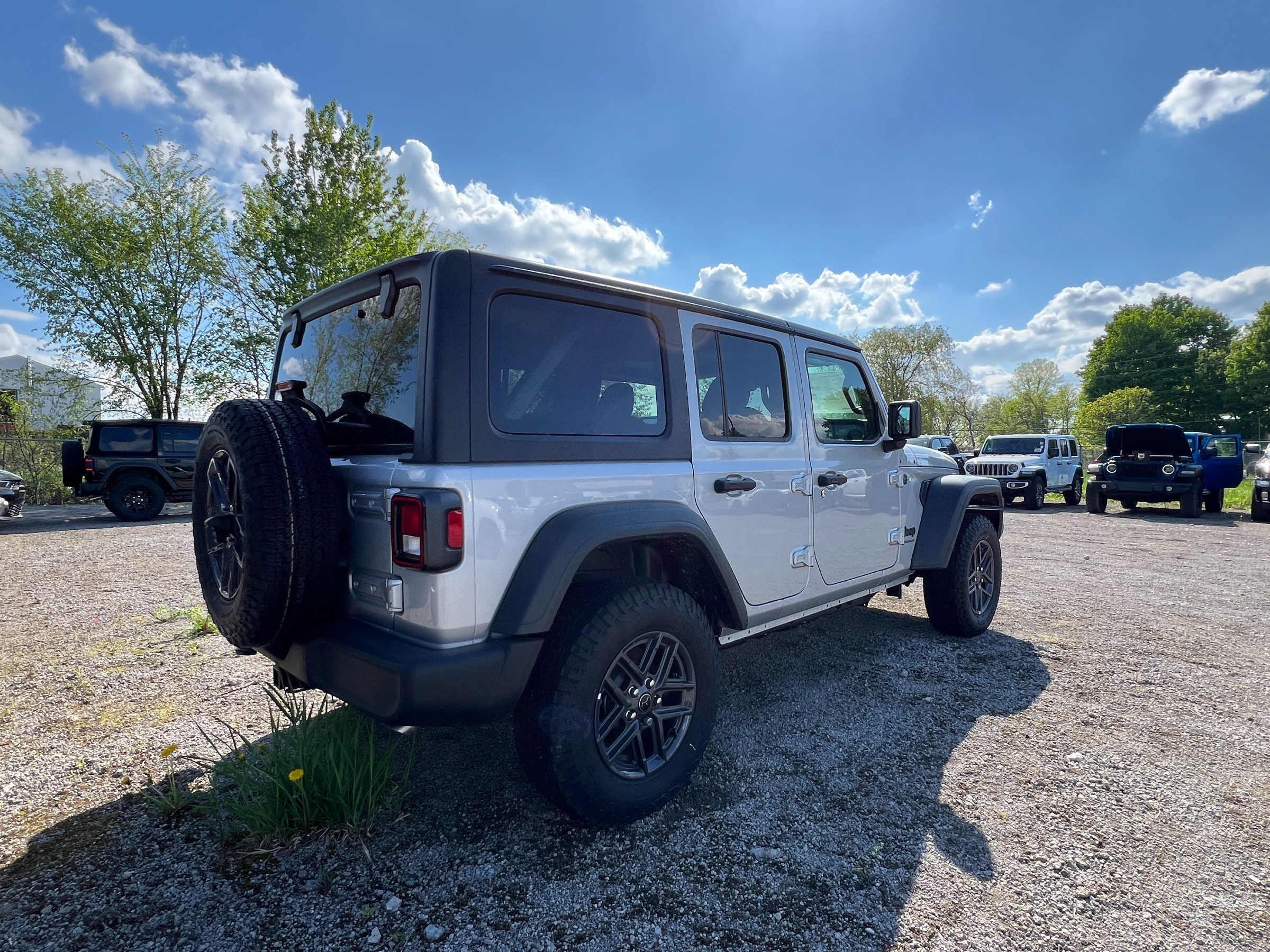Jeep Wrangler 2024 - Image 4