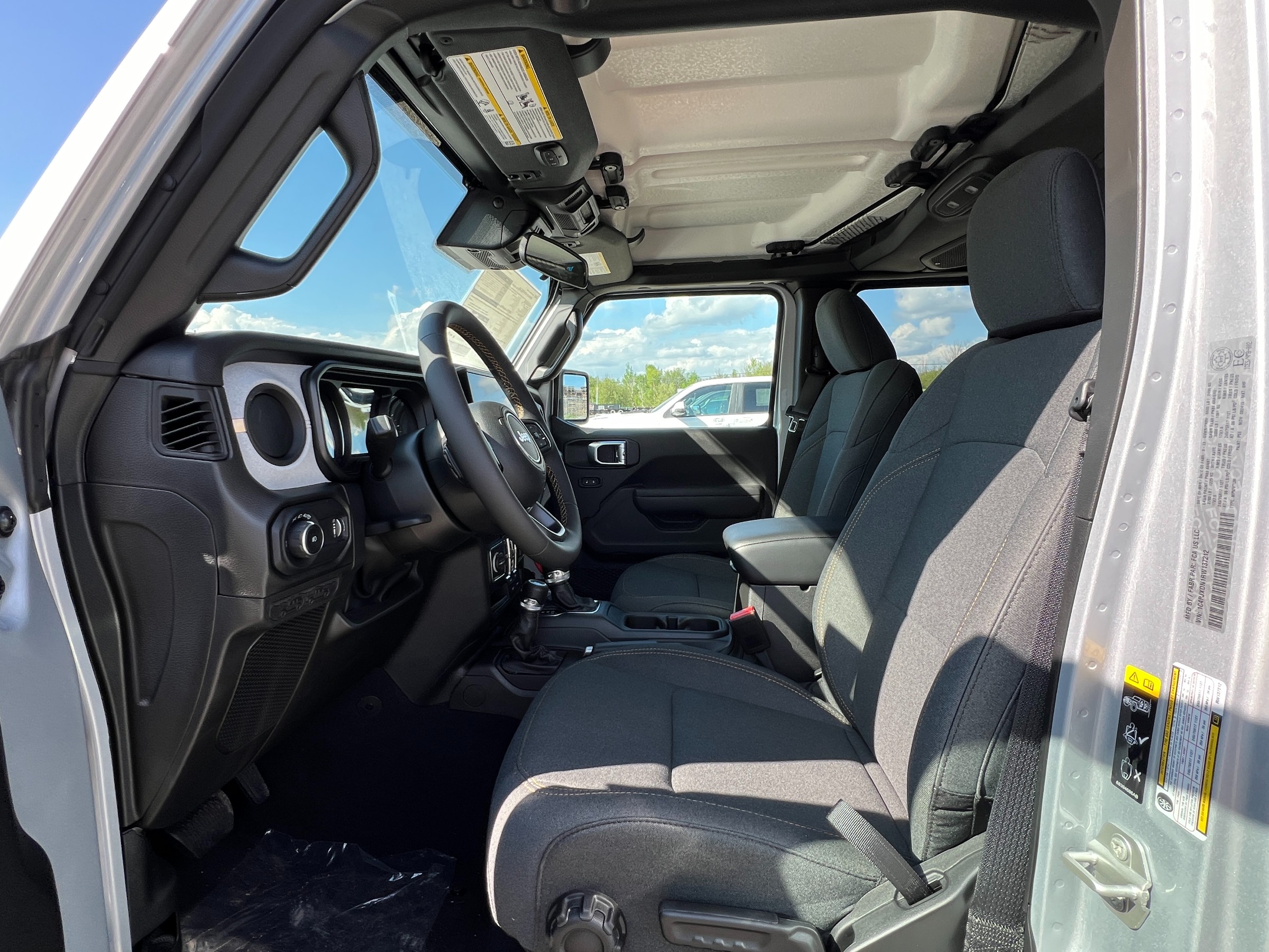 Jeep Wrangler 2024 - Image 6