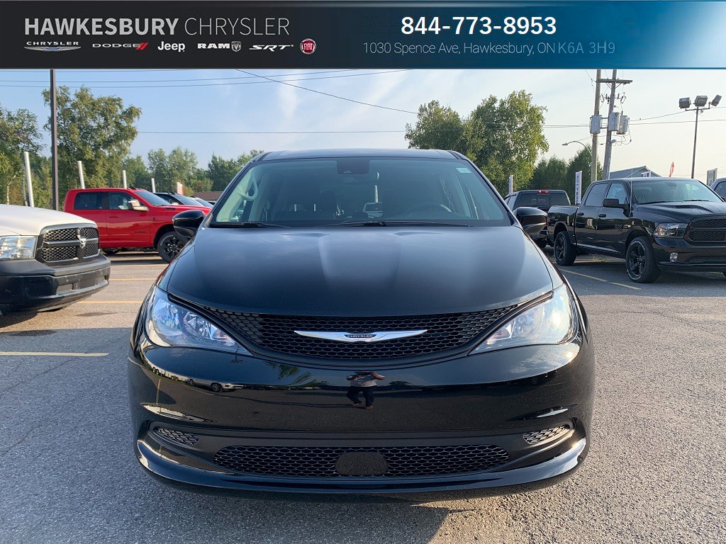 Chrysler Grand Caravan 2024 - Image 2
