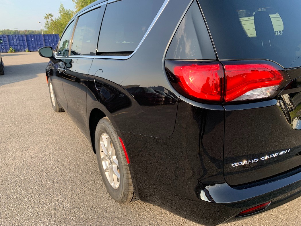 Chrysler Grand Caravan 2024 - Image 8