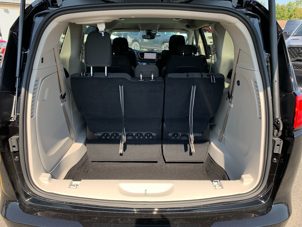 Chrysler Grand Caravan 2024 - Image 9