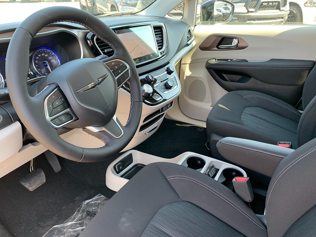 Chrysler Grand Caravan 2024 - Image 10