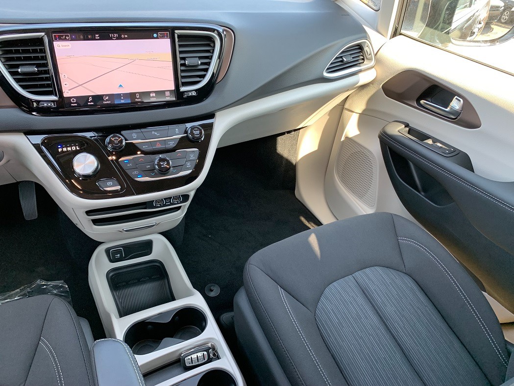 Chrysler Grand Caravan 2024 - Image 25