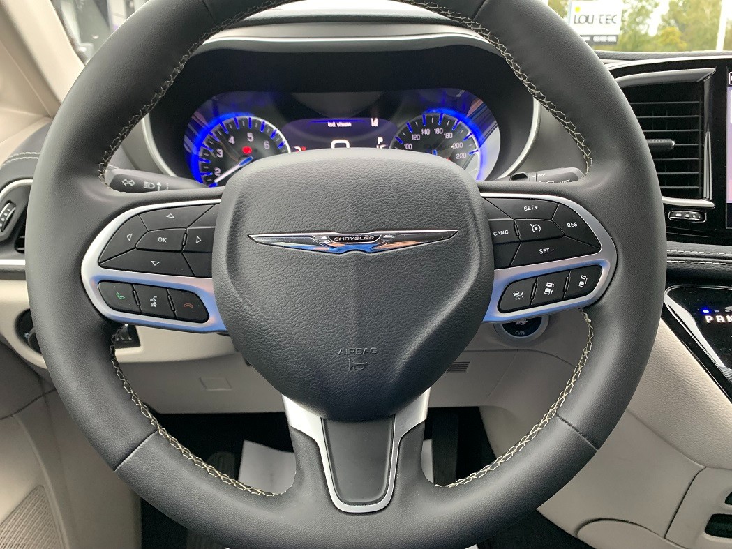 Chrysler Pacifica 2022 - Image 14