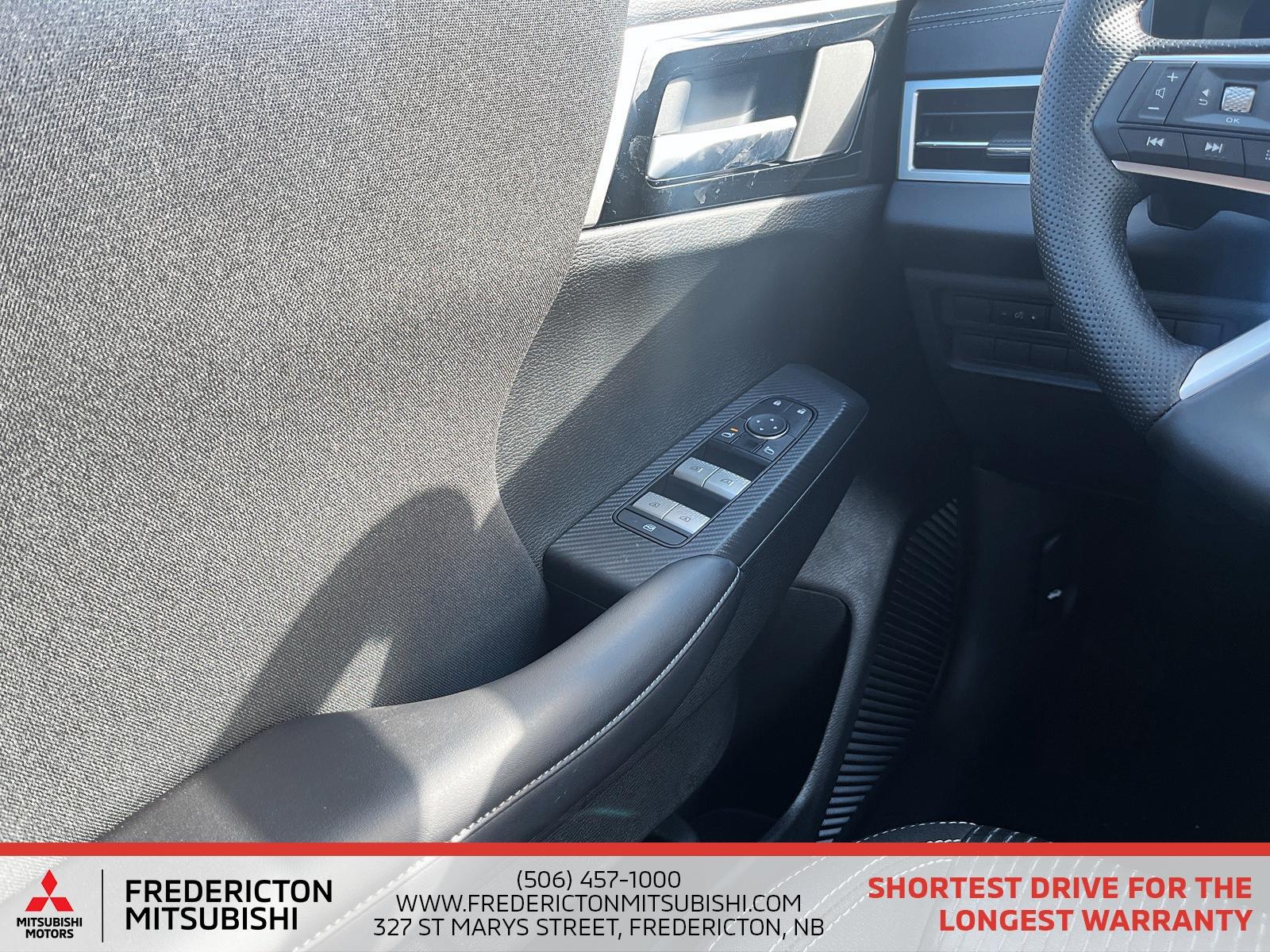 2025 Mitsubishi Outlander PHEV ES