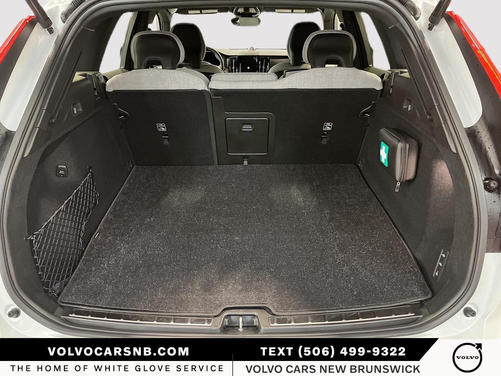 2025 Volvo XC60 ULTRA DARK THEME