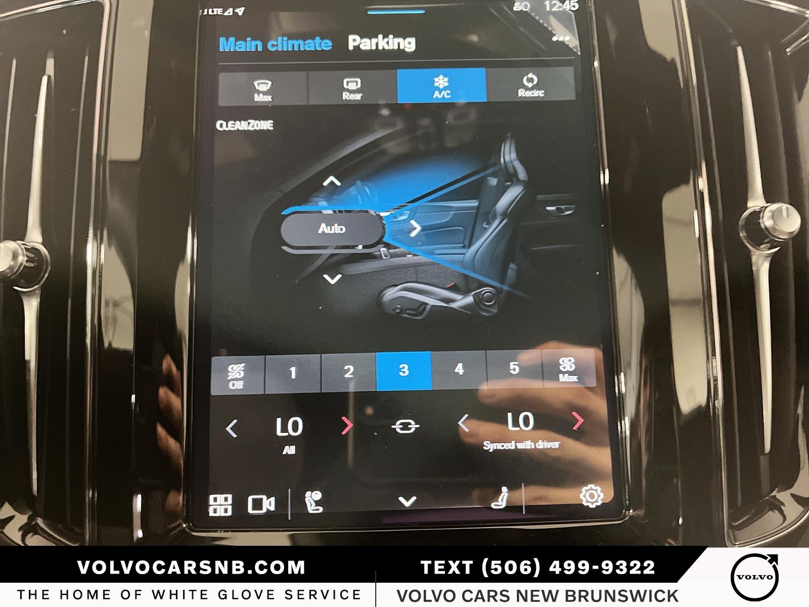 2025 Volvo XC60 ULTRA DARK THEME