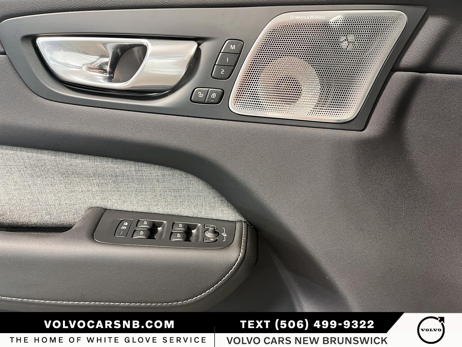 2025 Volvo XC60 ULTRA DARK THEME