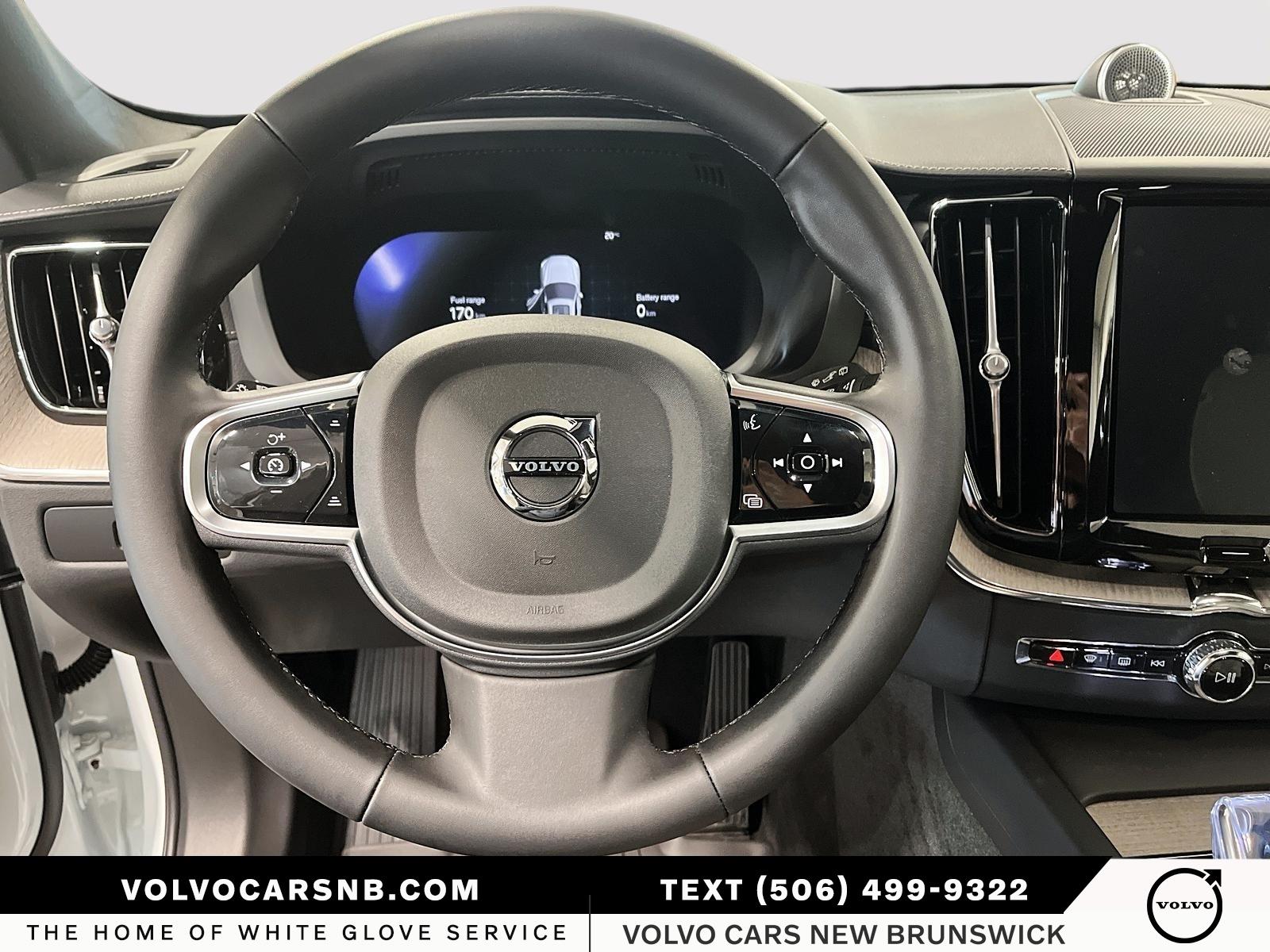 2025 Volvo XC60 ULTRA DARK THEME