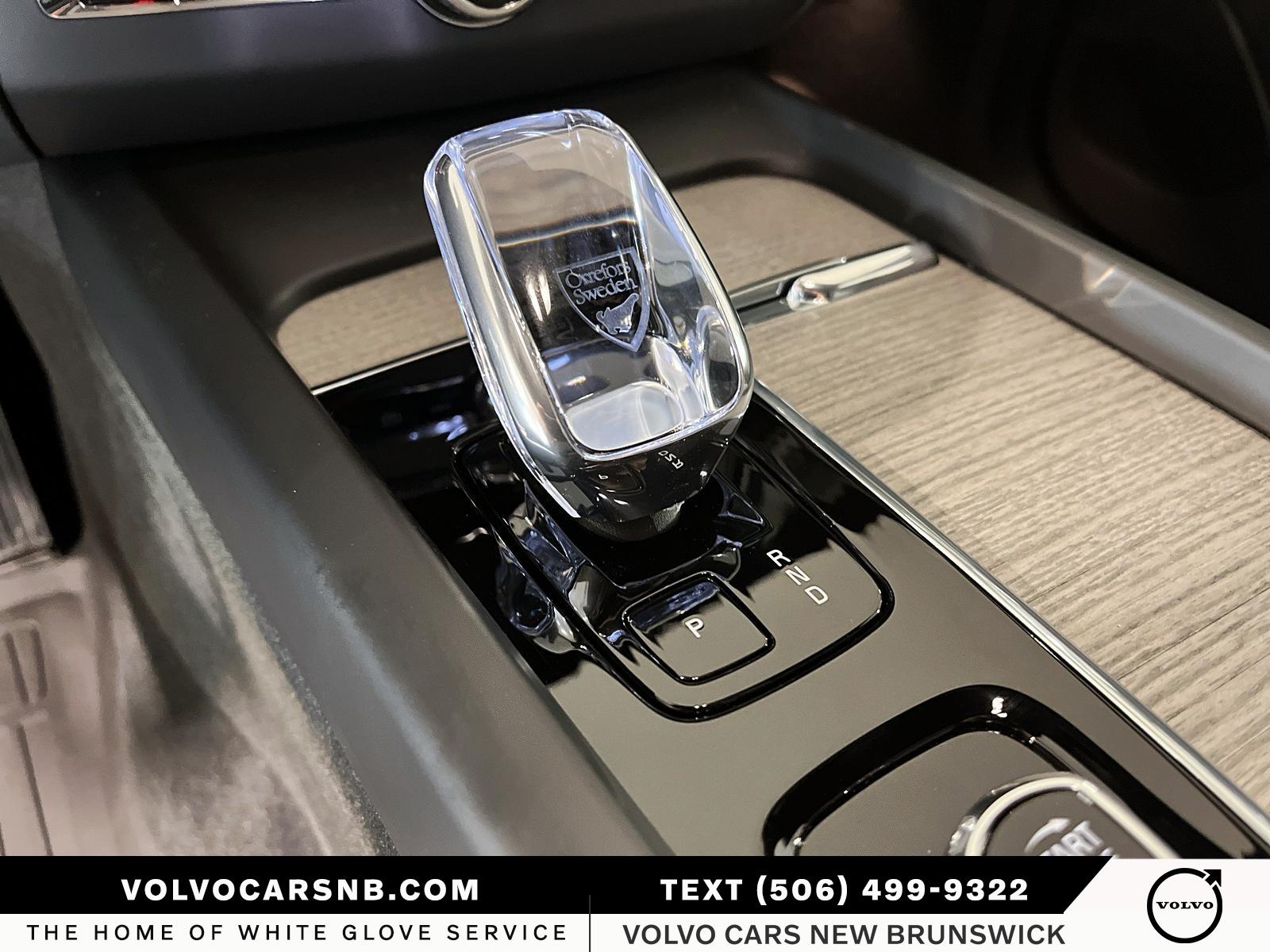2025 Volvo XC60 ULTRA DARK THEME