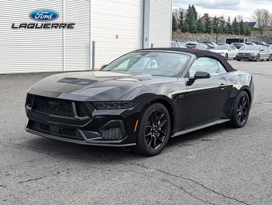 Used 2024 Ford Mustang with 900 km for sale at Otogo