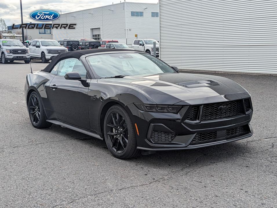Used 2024 Ford Mustang with 900 km for sale at Otogo