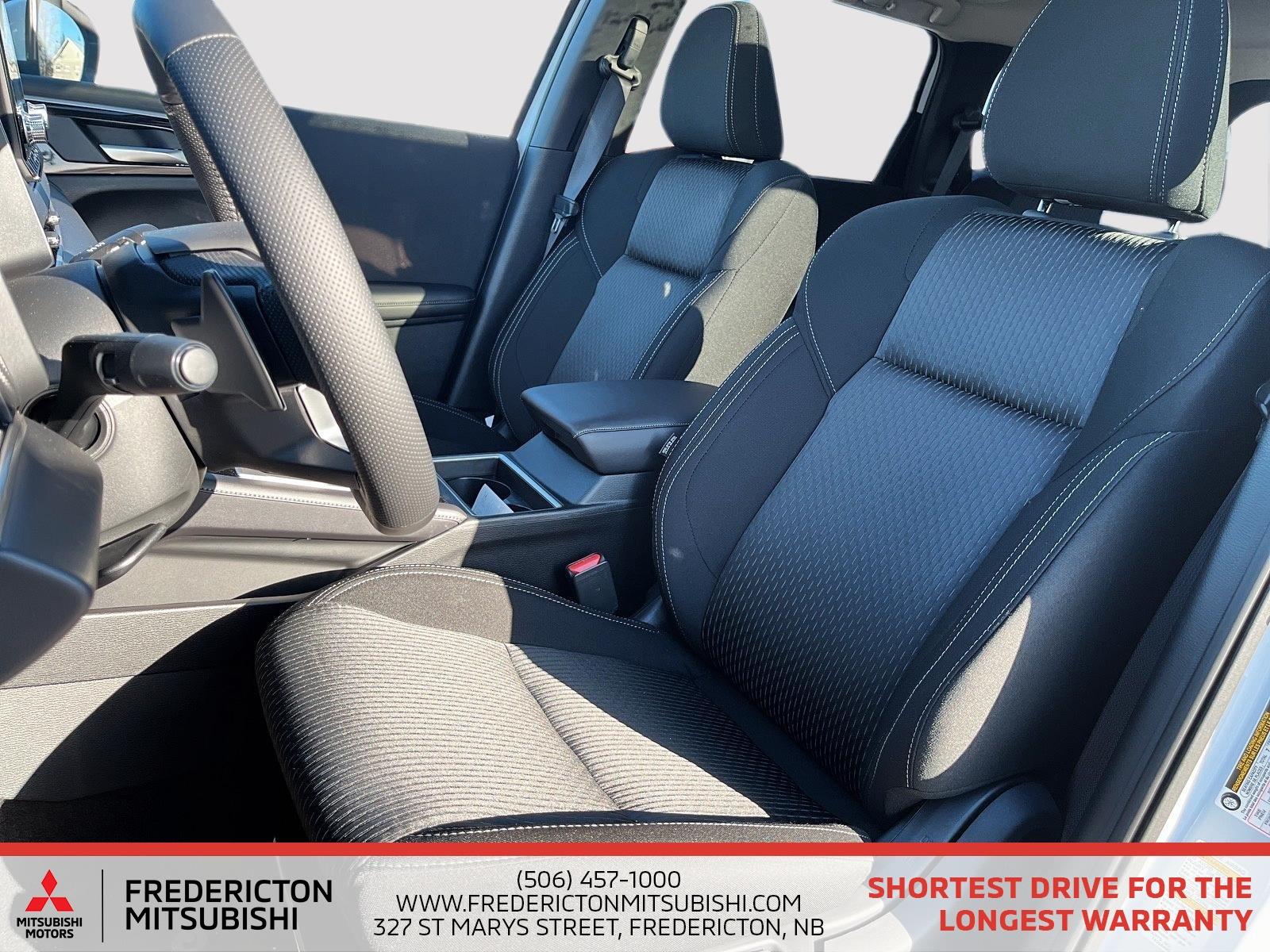 2025 Mitsubishi Outlander PHEV SE
