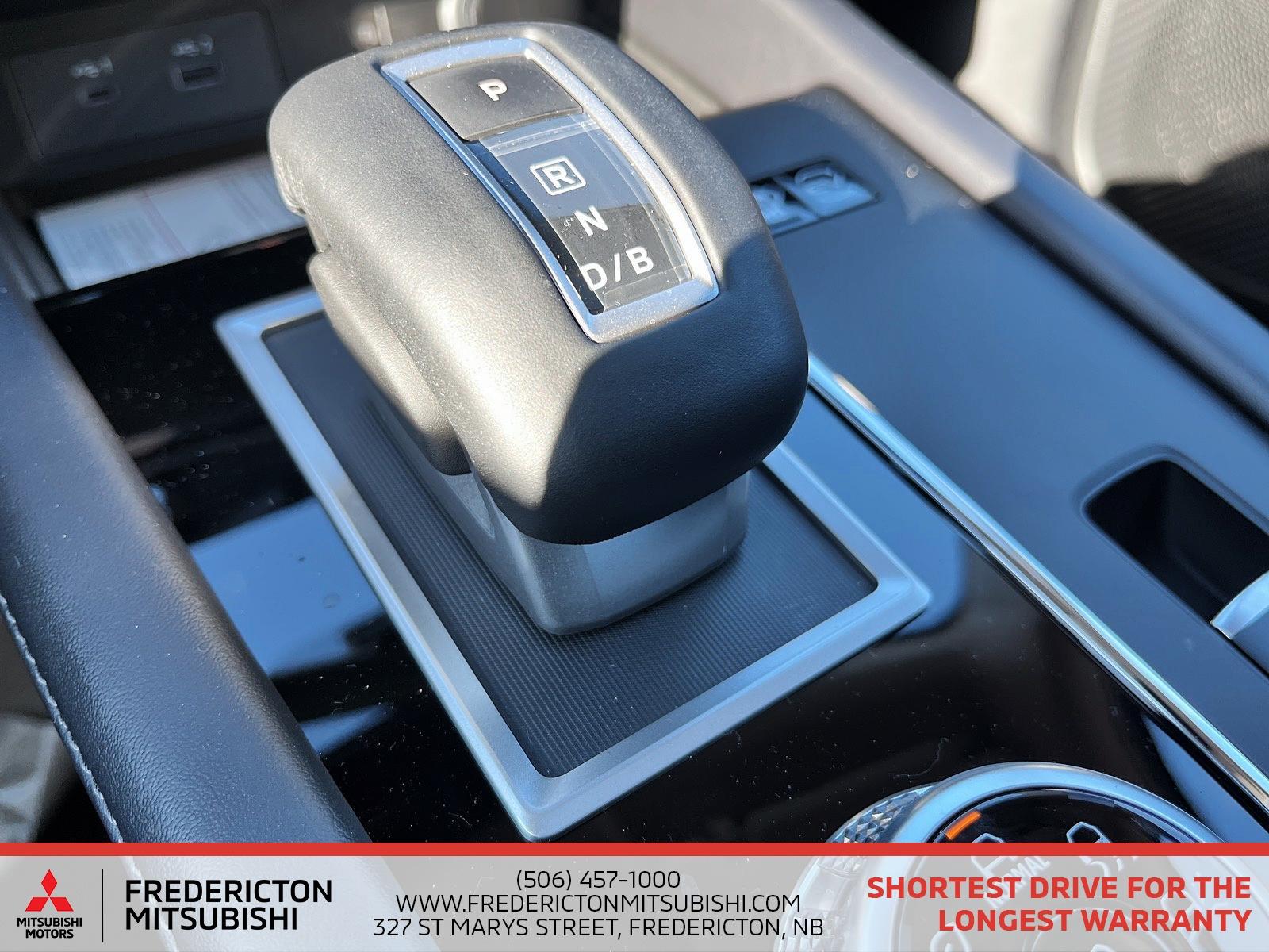 2025 Mitsubishi Outlander PHEV SE
