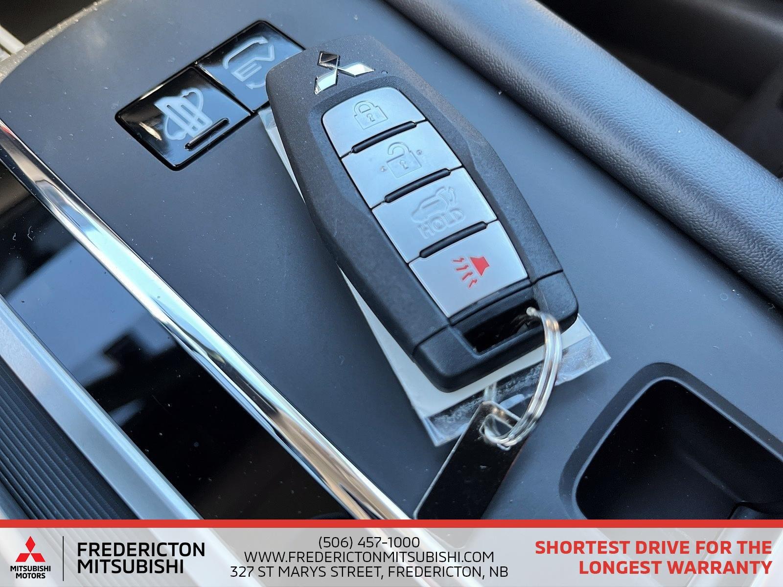 2025 Mitsubishi Outlander PHEV SE