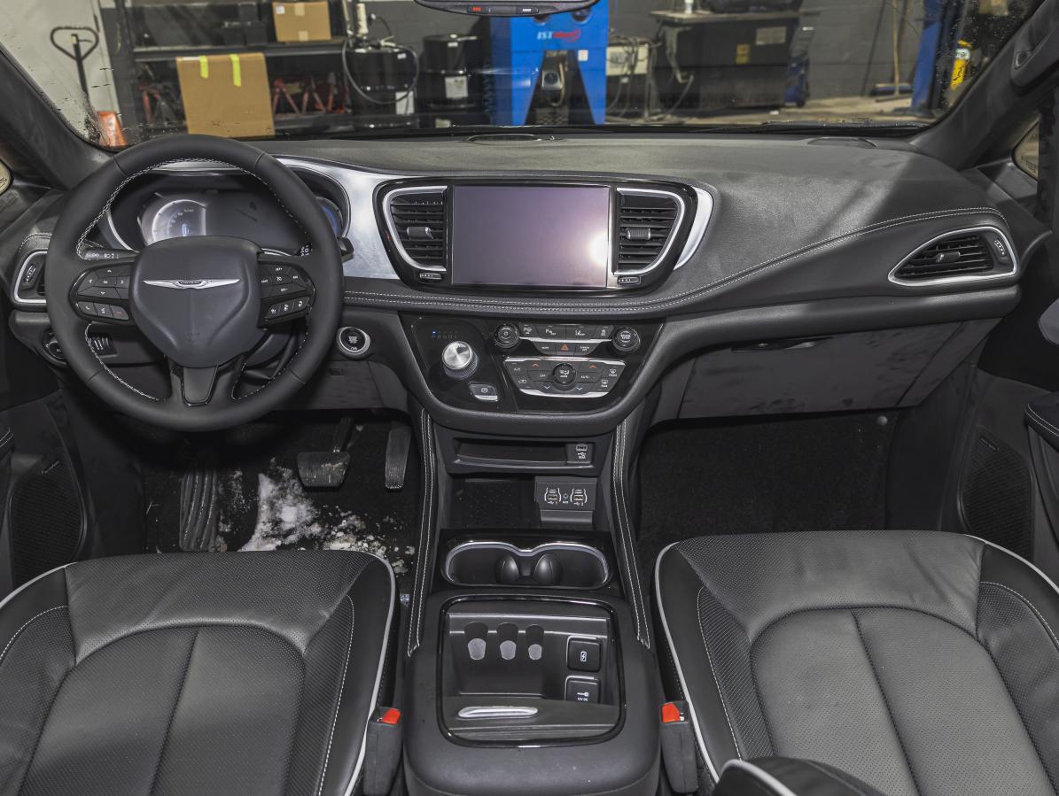Used 2025 Chrysler Pacifica Hybrid for sale at Otogo