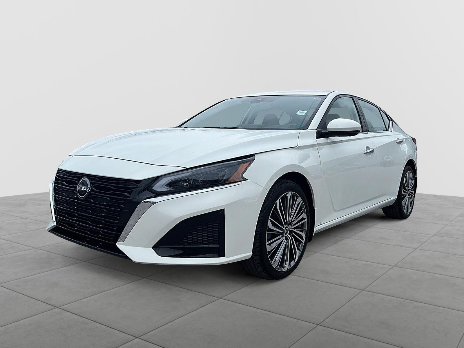 2023 Nissan Altima  Platinum