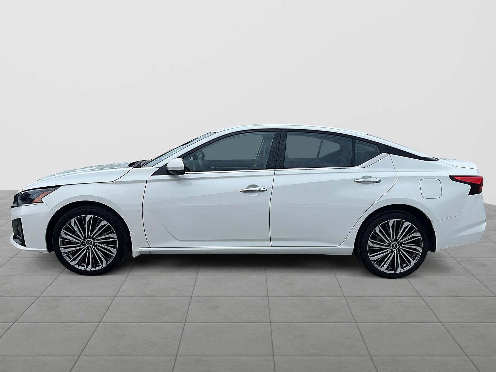 2023 Nissan Altima Platinum