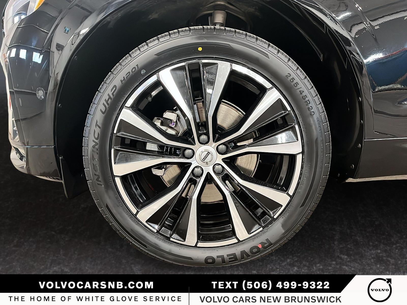 2024 Volvo XC60 B5 Plus Dark Theme
